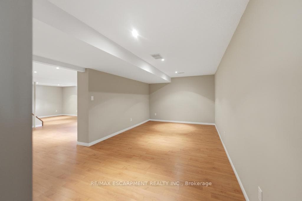 80 Lister Avenue photo 23