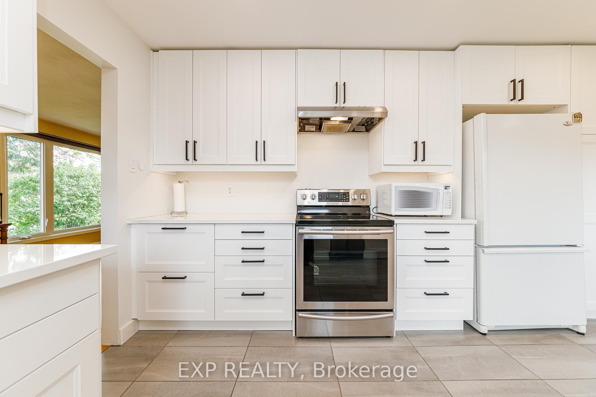1642 Valmarie Avenue photo 8