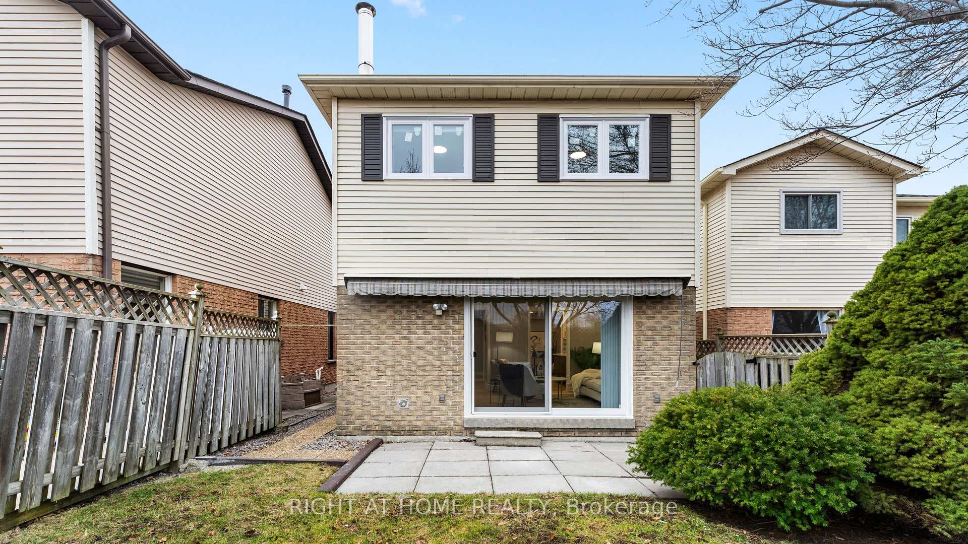 74 Windham Crescent photo 26
