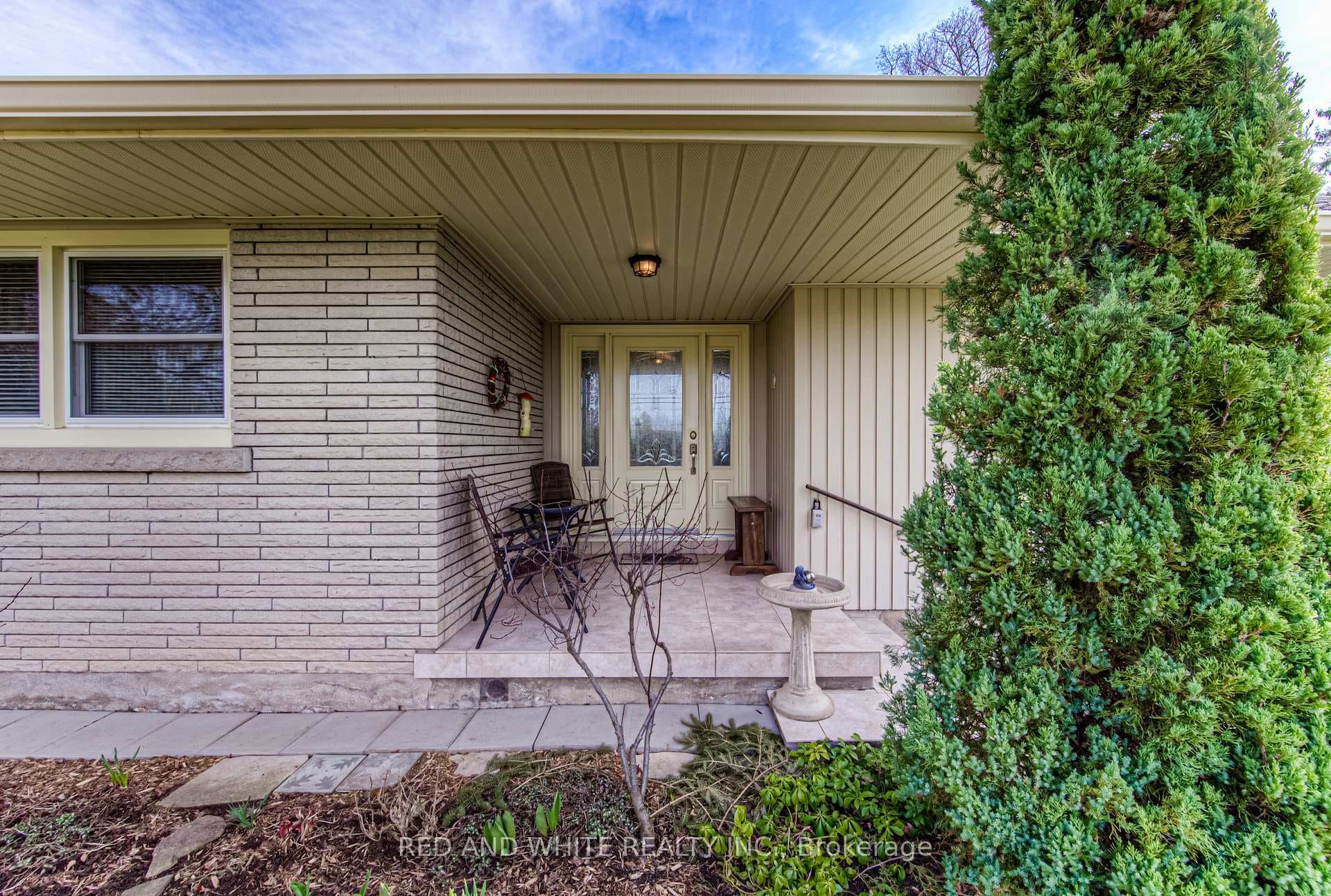 137 Riverbank Drive photo 5