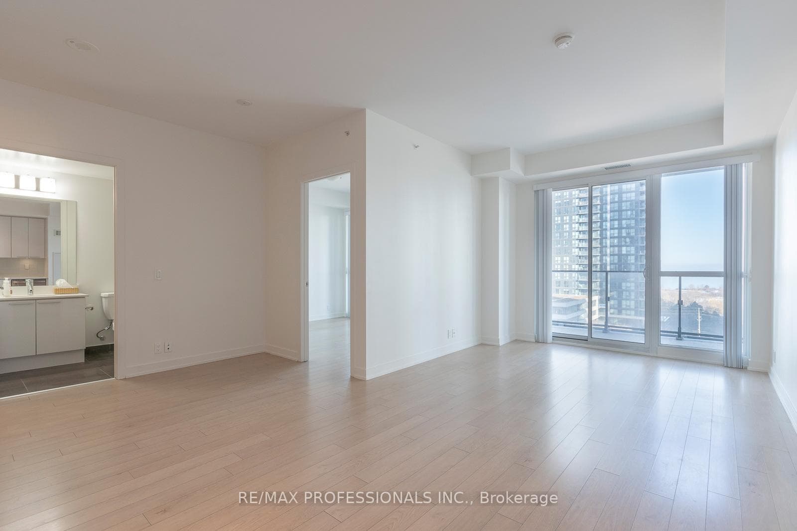 10 Park Lawn Road Unit 1110 photo 1