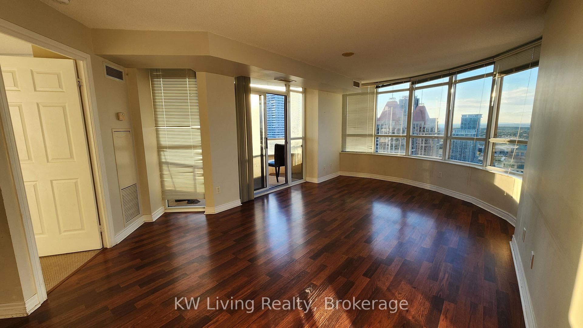 310 Burnhamthorpe Road Unit 3402 photo 7
