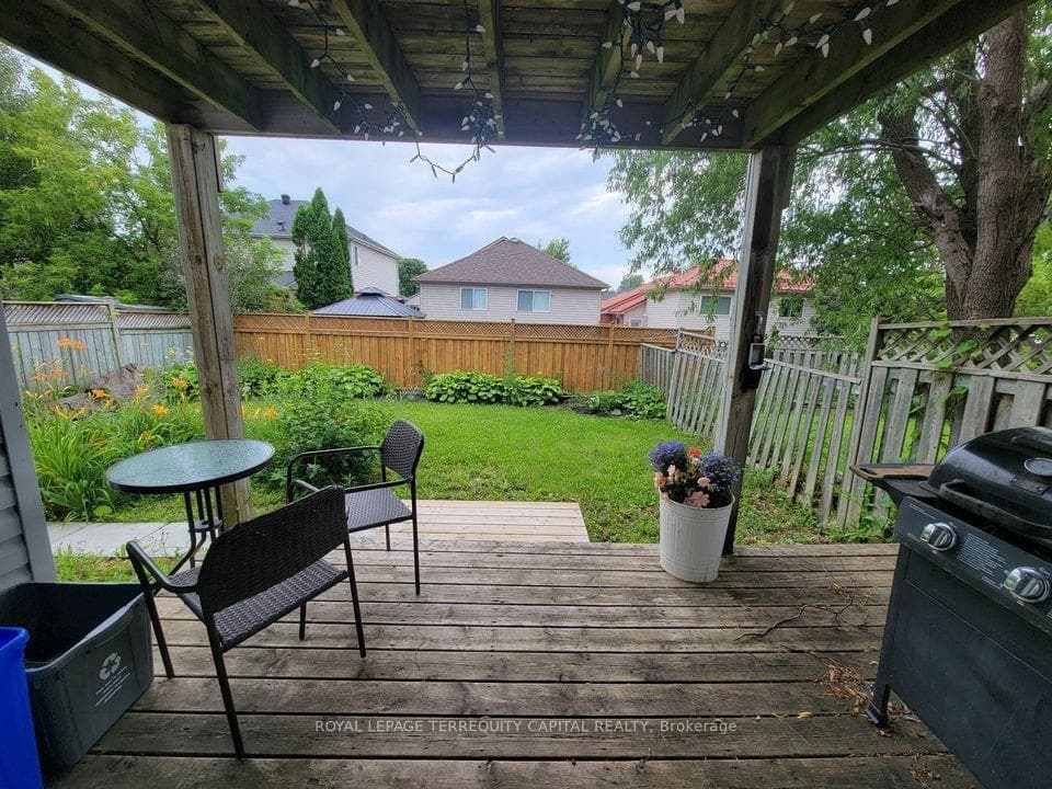 65 Moir Crescent Unit Lower photo 2