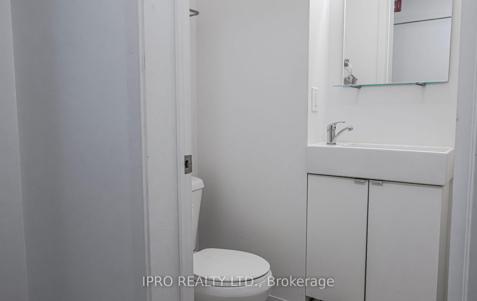 1800 Simcoe Street Unit 405 photo 8