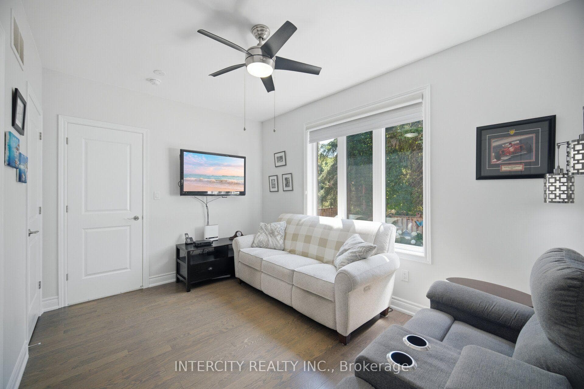 4 Petersen Place photo 21