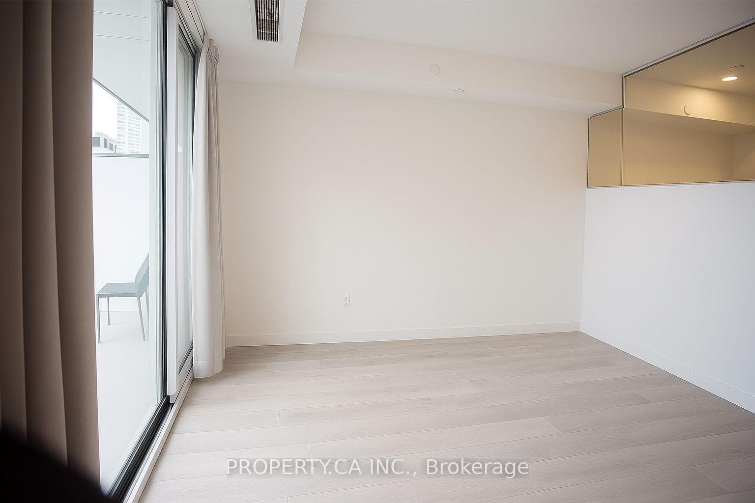 101 Erskine Avenue Unit 1606 photo 3