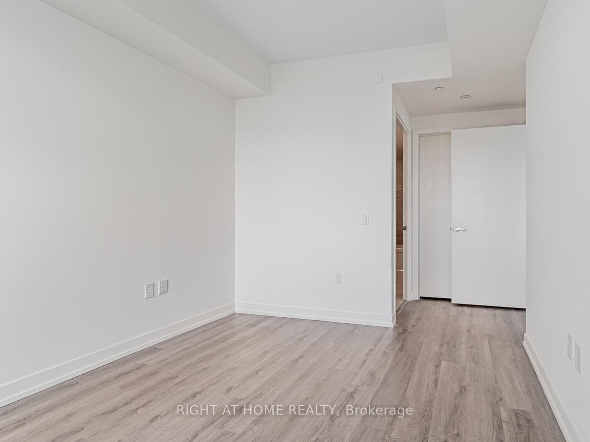 138 Downes Street Unit 7009 photo 22