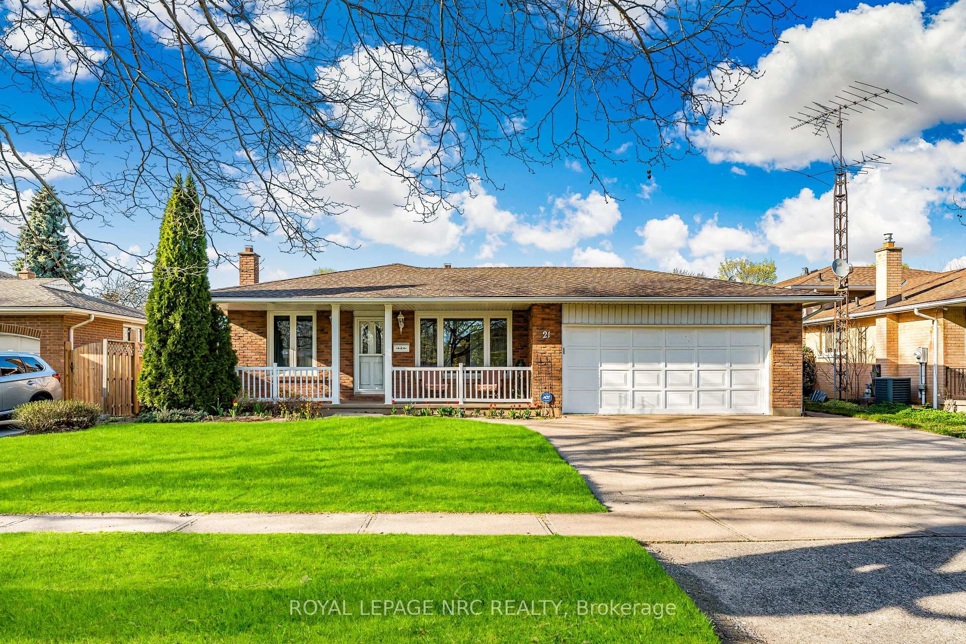21 KIMBERMOUNT Drive photo 1