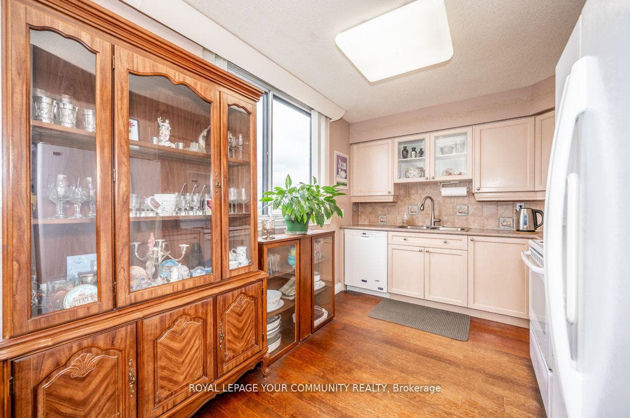 1665 Victoria Park Avenue Unit 1106 photo 11