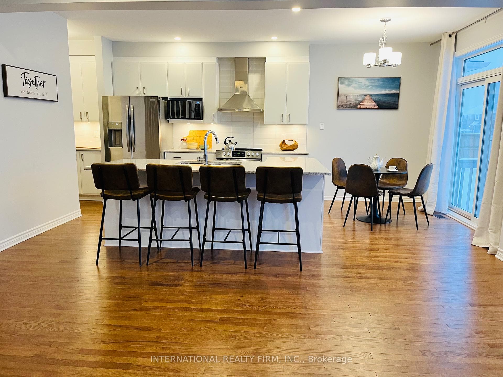 696 Moonflower Crescent photo 11