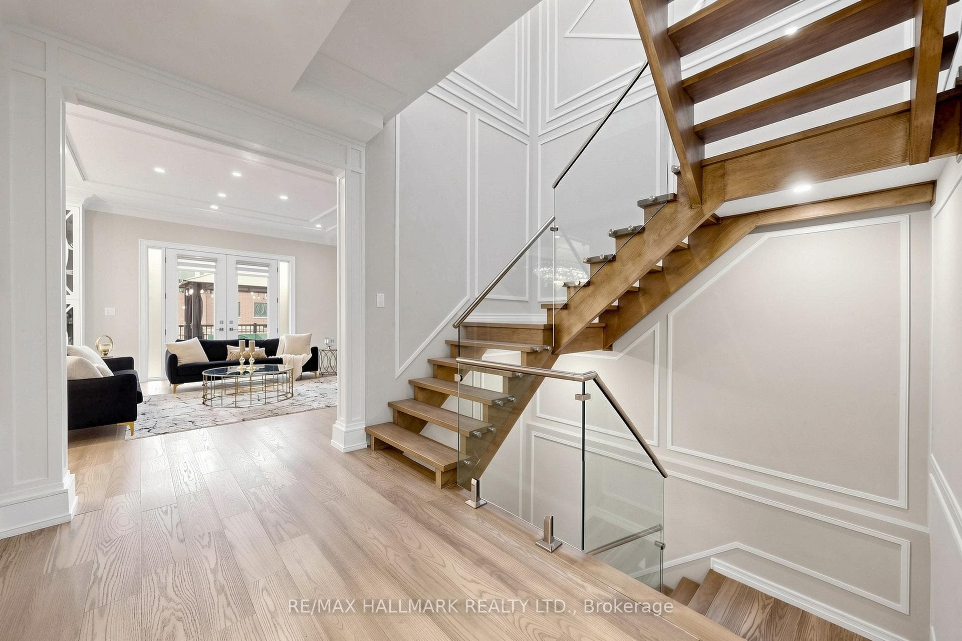 901 Wingarden Crescent photo 24