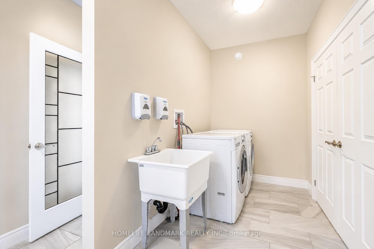 283 Macalister Boulevard photo 16