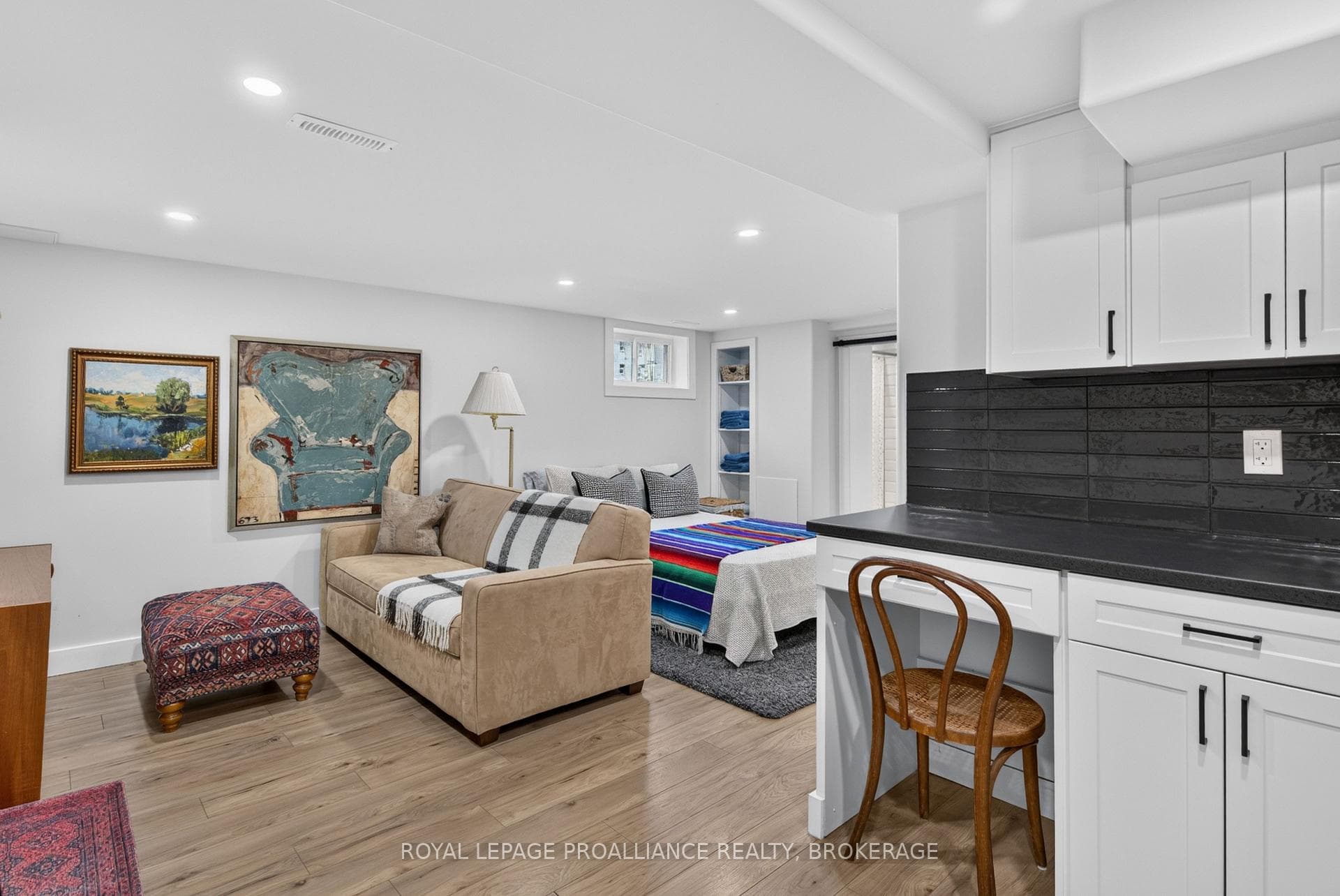 288 Yonge Street photo 33
