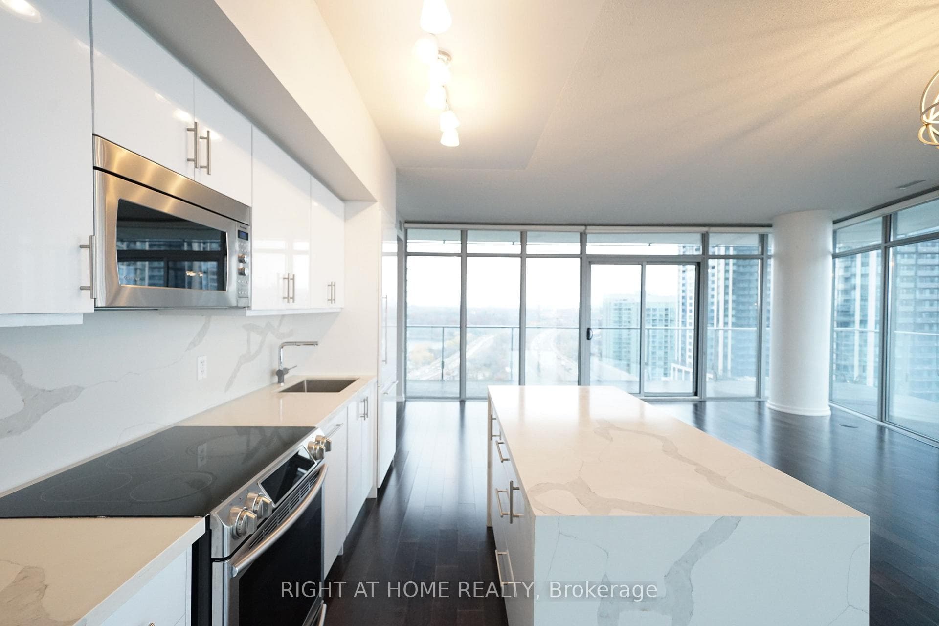 103 The Queensway Avenue Unit 1804 photo 15