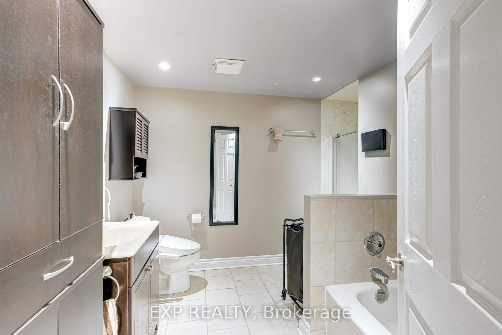 48 Goldcrest Road photo 28