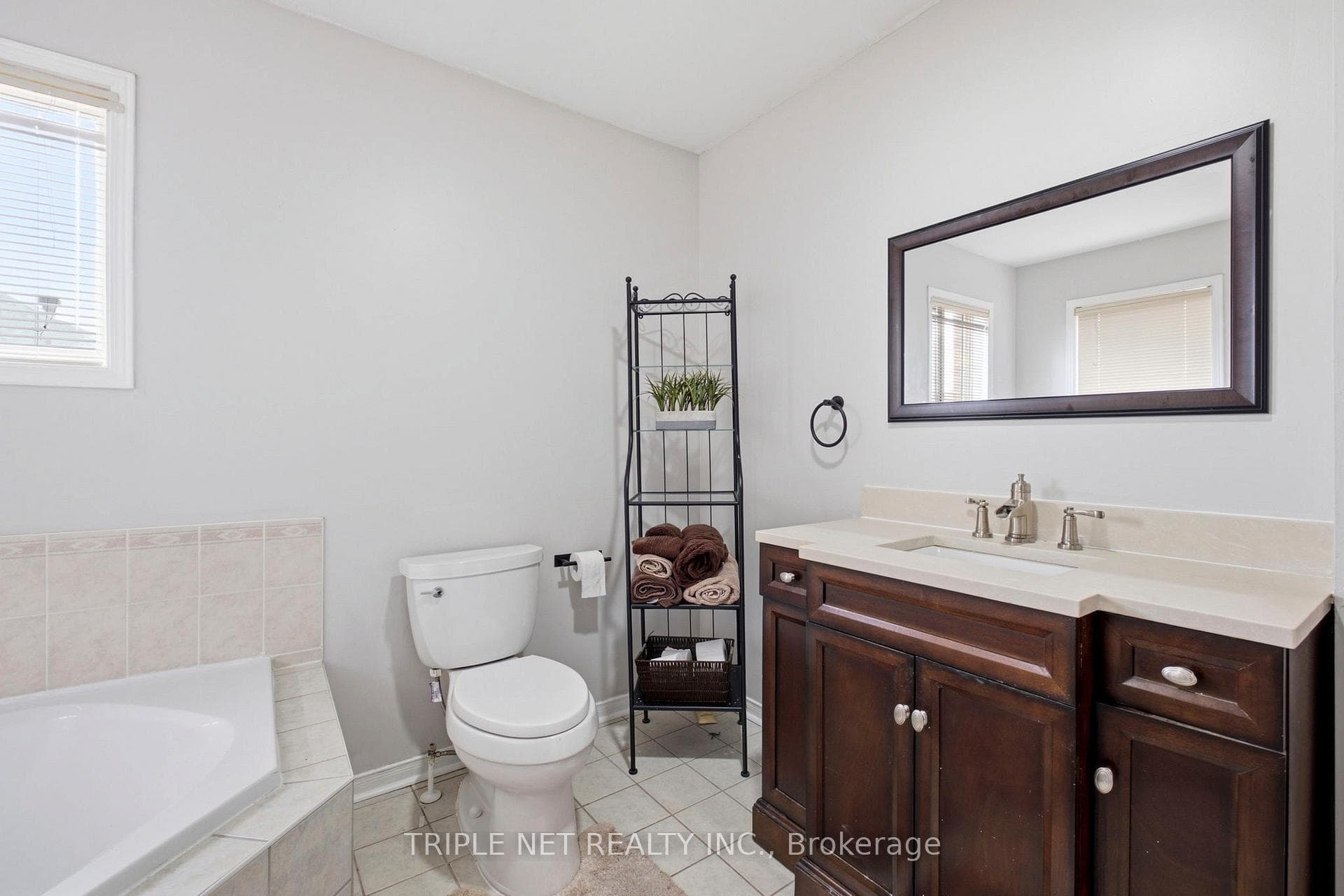 198 Purcell Crescent photo 12