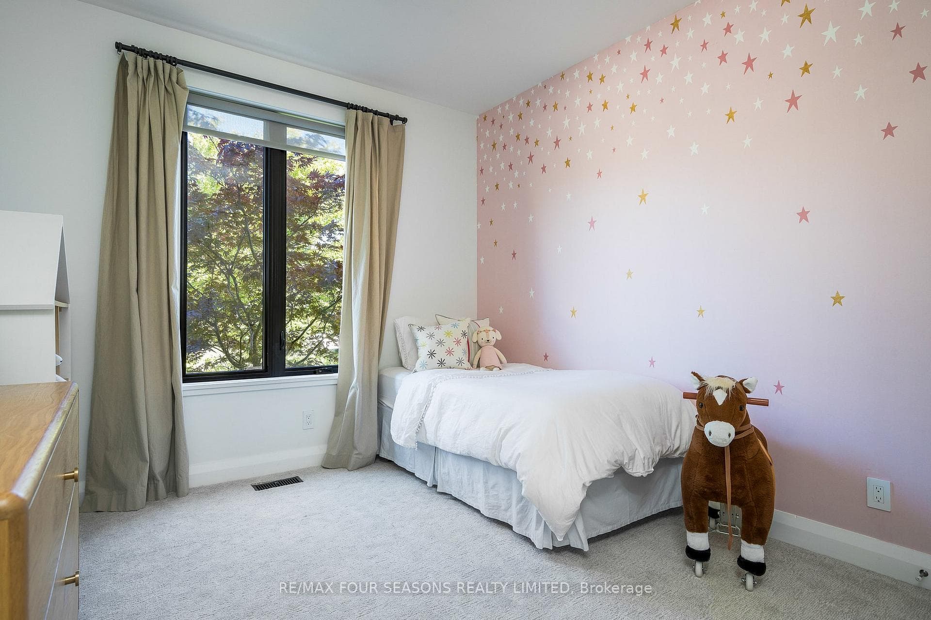144 Alexandra Way photo 31