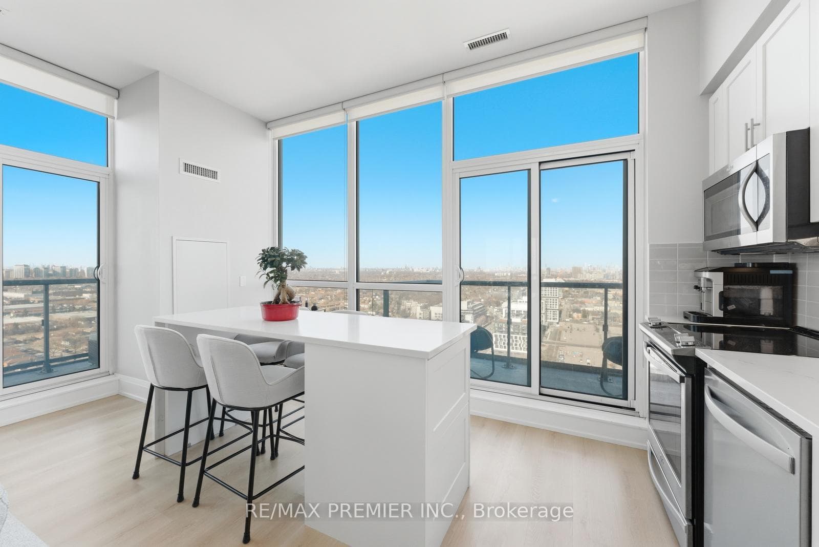 17 Zorra Street Unit PH02 (2402) photo 18