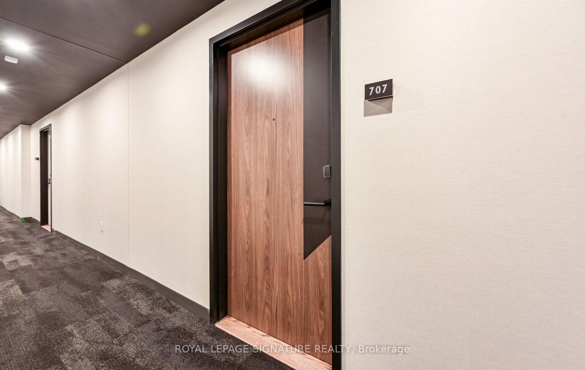 1037 The Queensway N/A Unit 707 photo 7