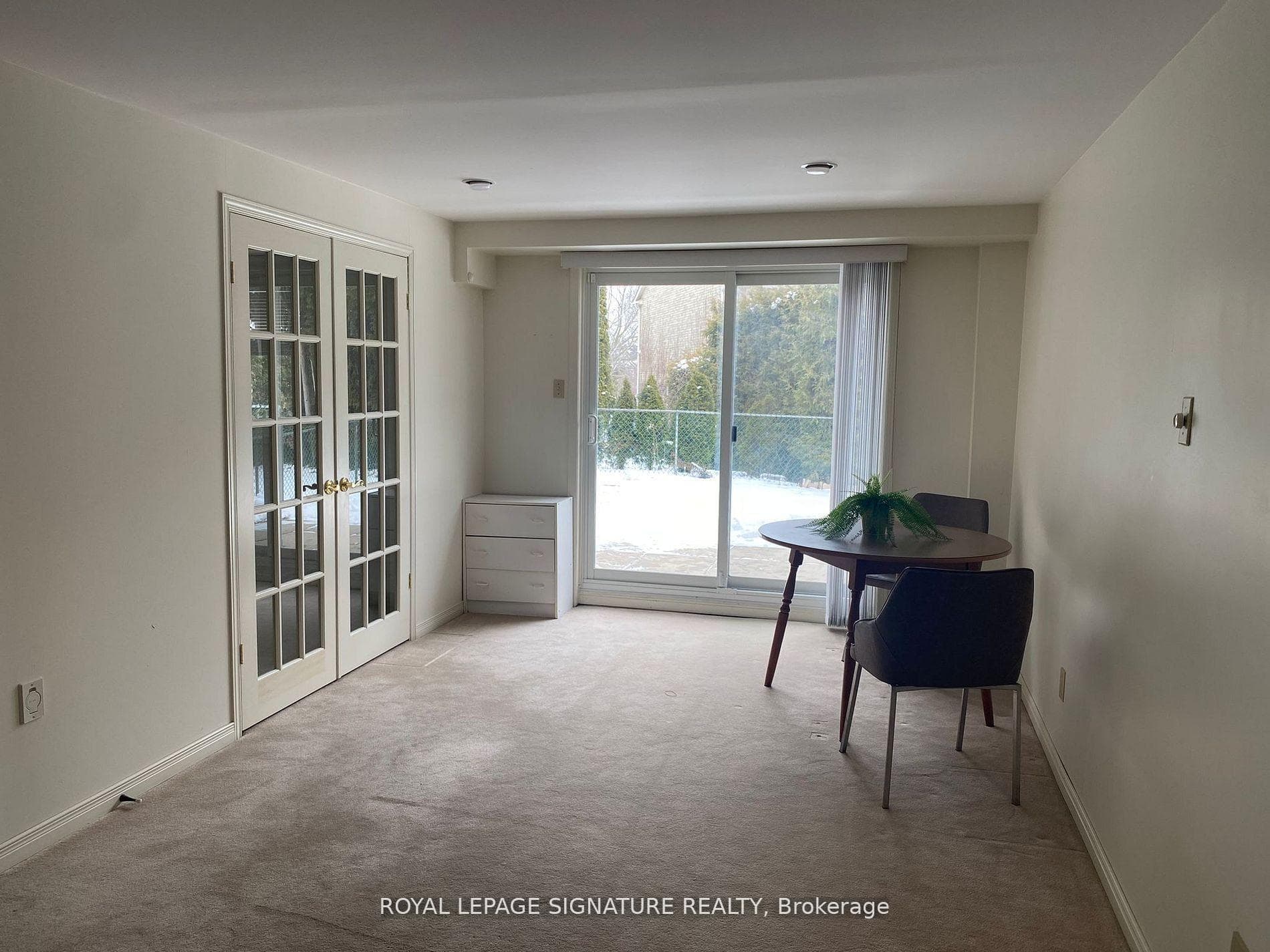 686 York Hill Boulevard Unit Bsmt photo 2