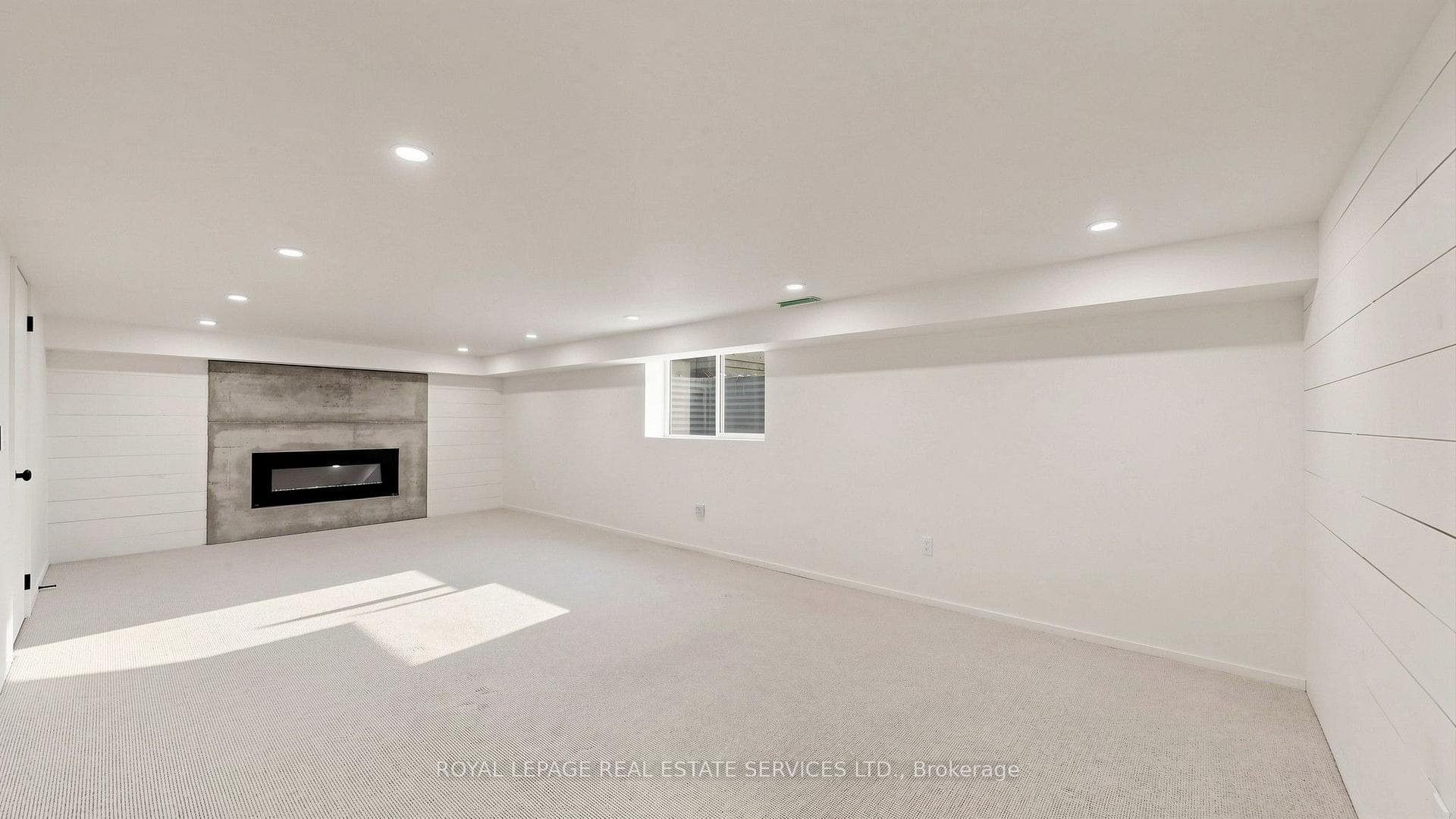 255 Oakwood Crescent photo 35