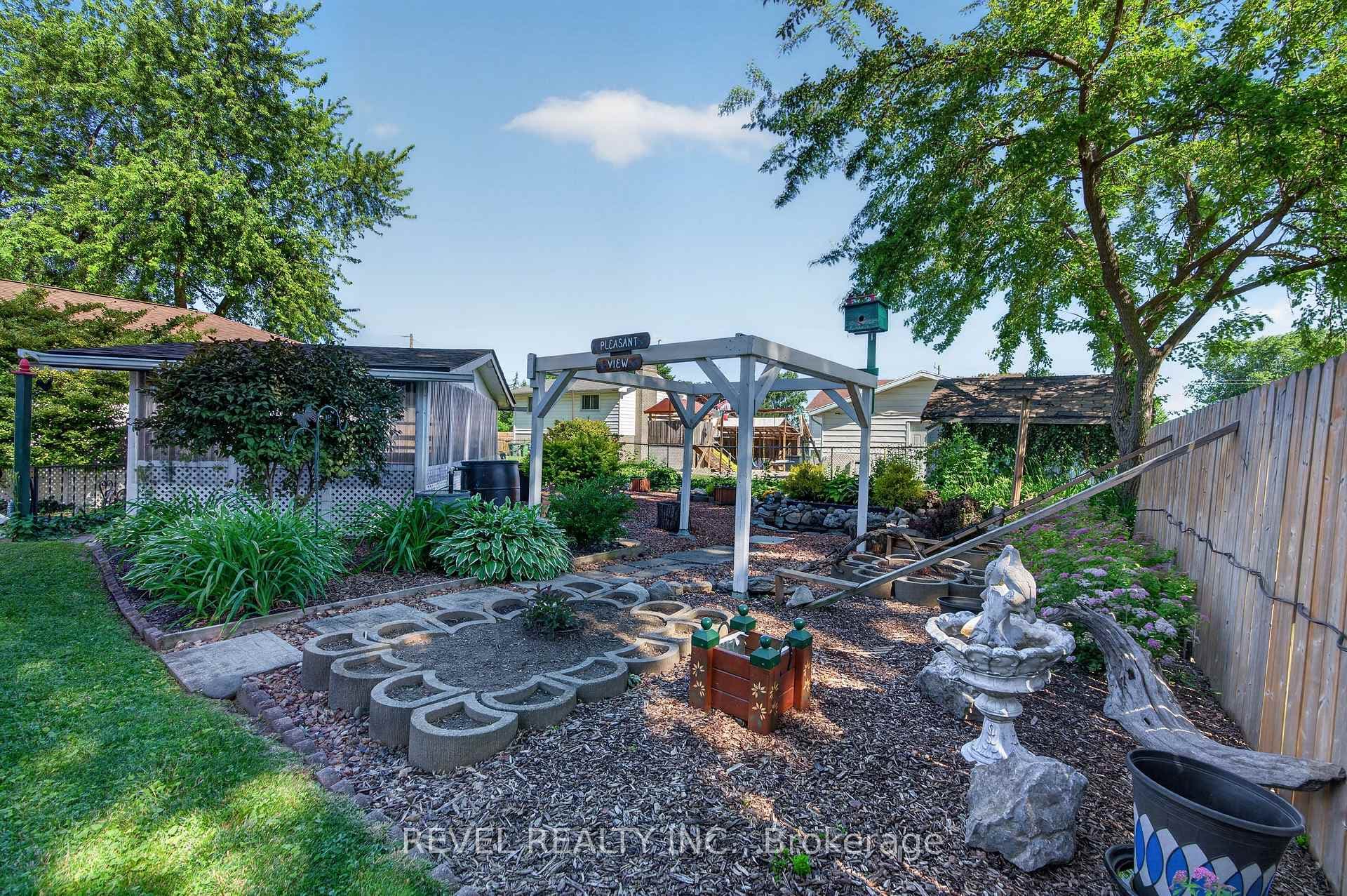 1804 St. Anne Street photo 43