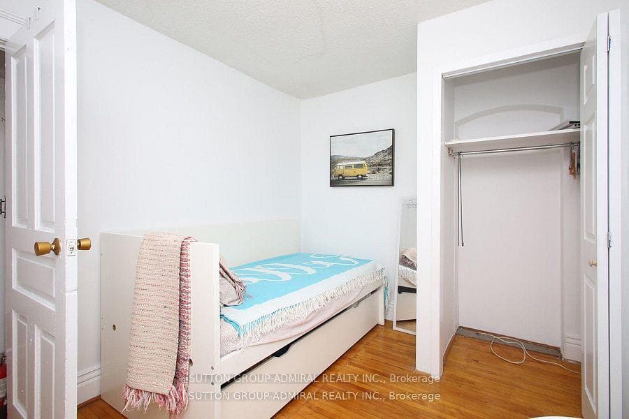 1537 Dufferin Street Unit 2 photo 5