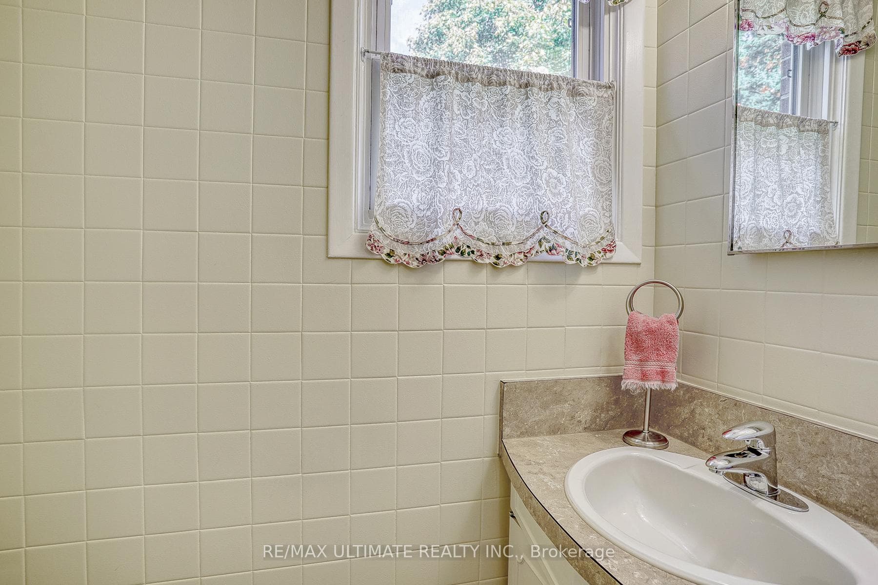 42 Summerside Crescent photo 13