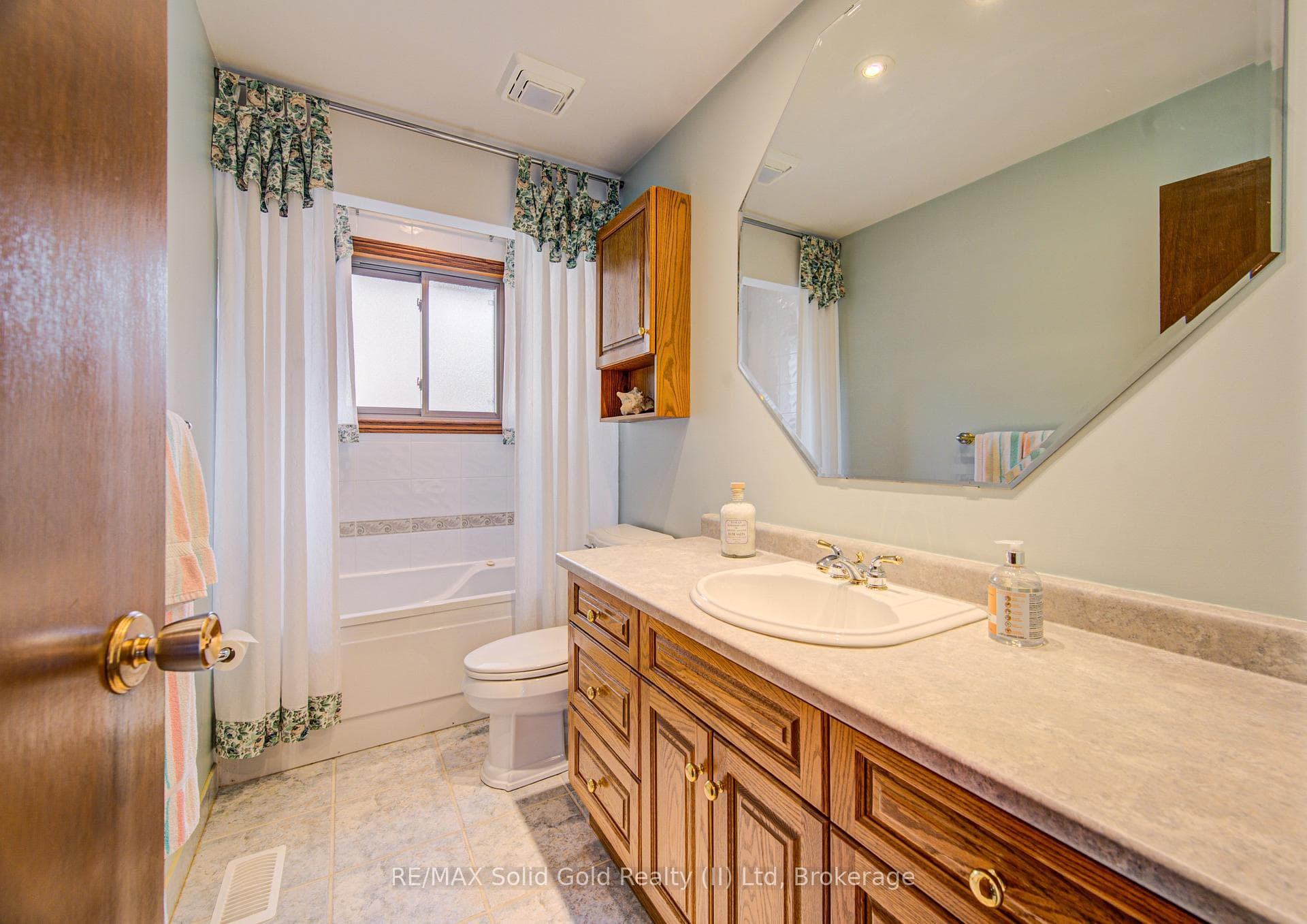 119 Martinglen Crescent photo 21