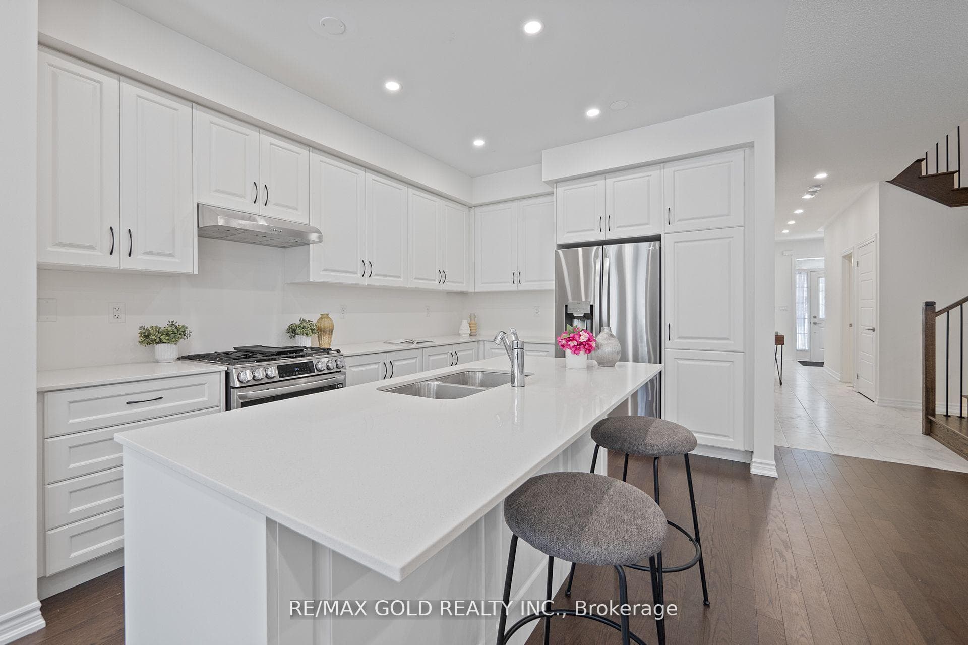 474 Bergamot Avenue photo 14