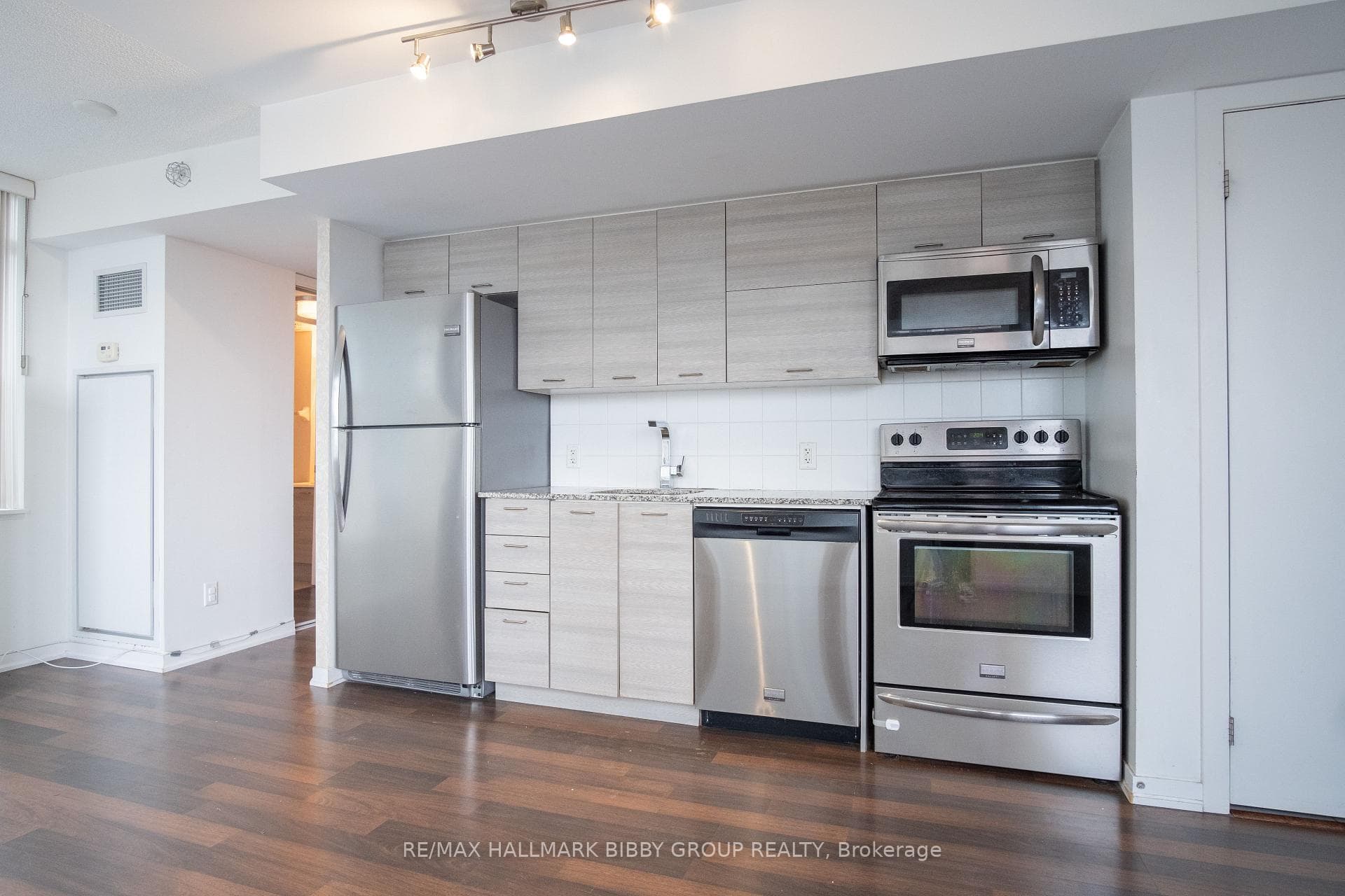 20 Joe Shuster Way Unit 1101 photo 10
