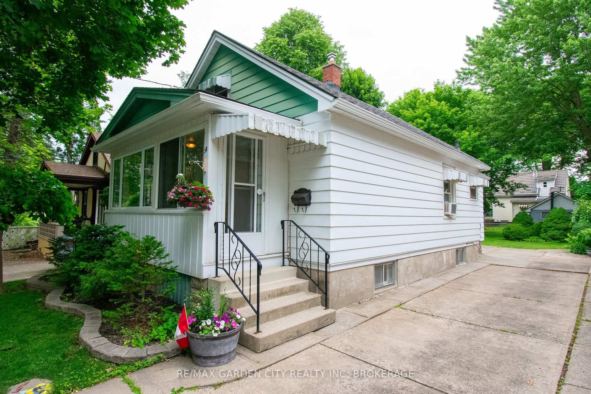 38 Mildred Avenue photo 2