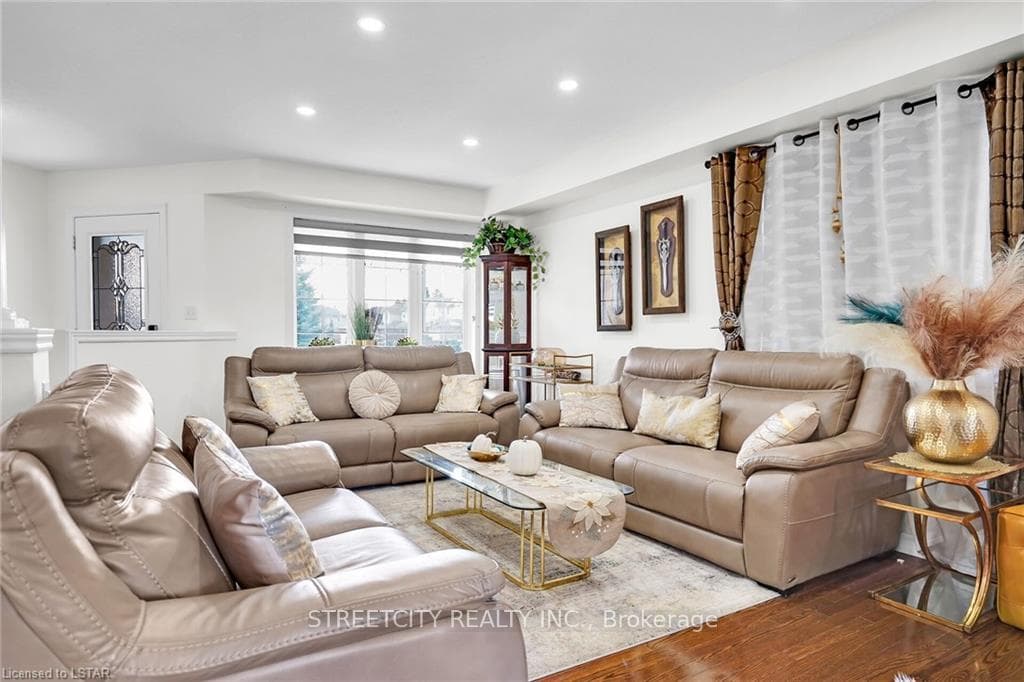 1164 Foxcreek Road photo 3