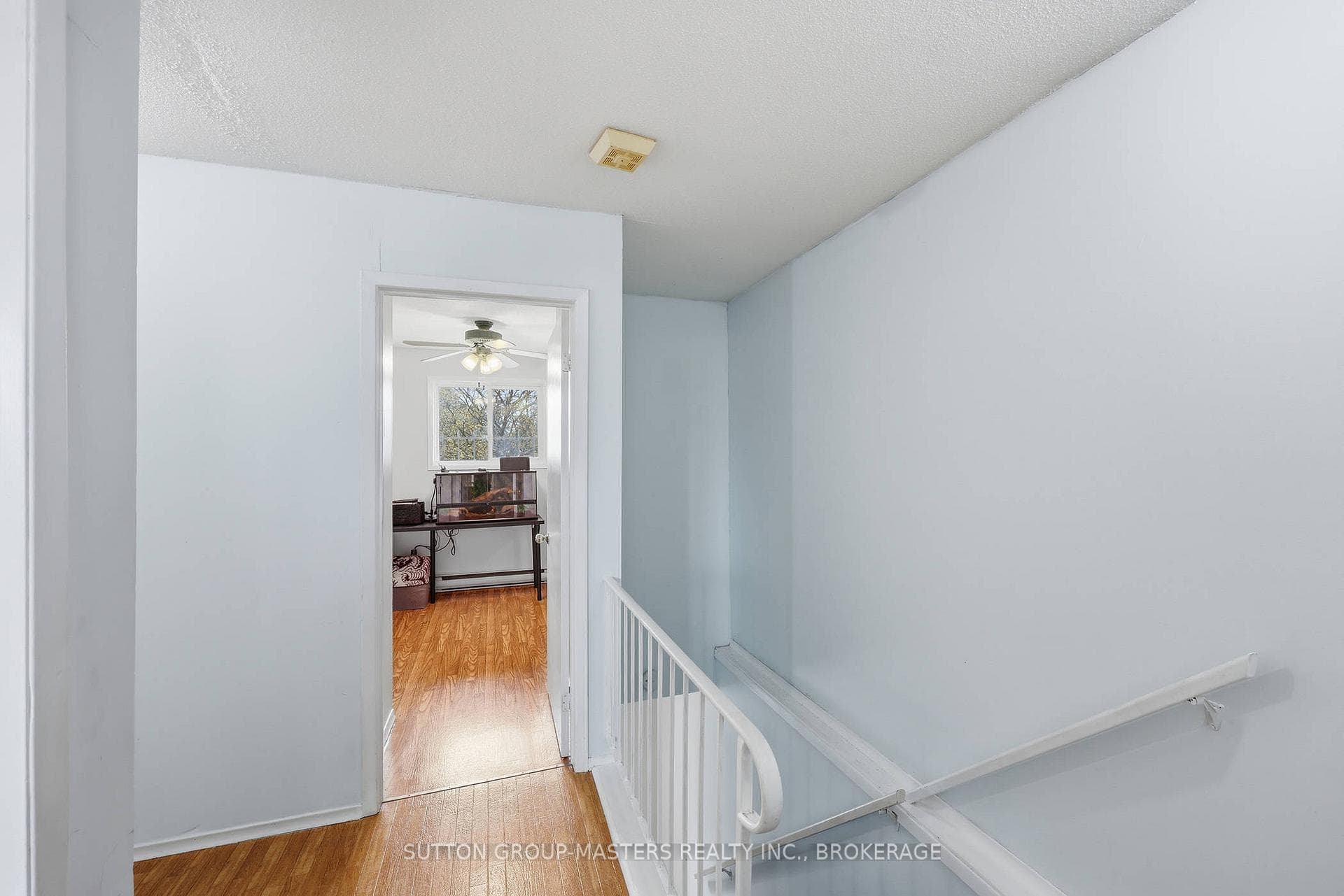 182 Rosemund Crescent photo 16