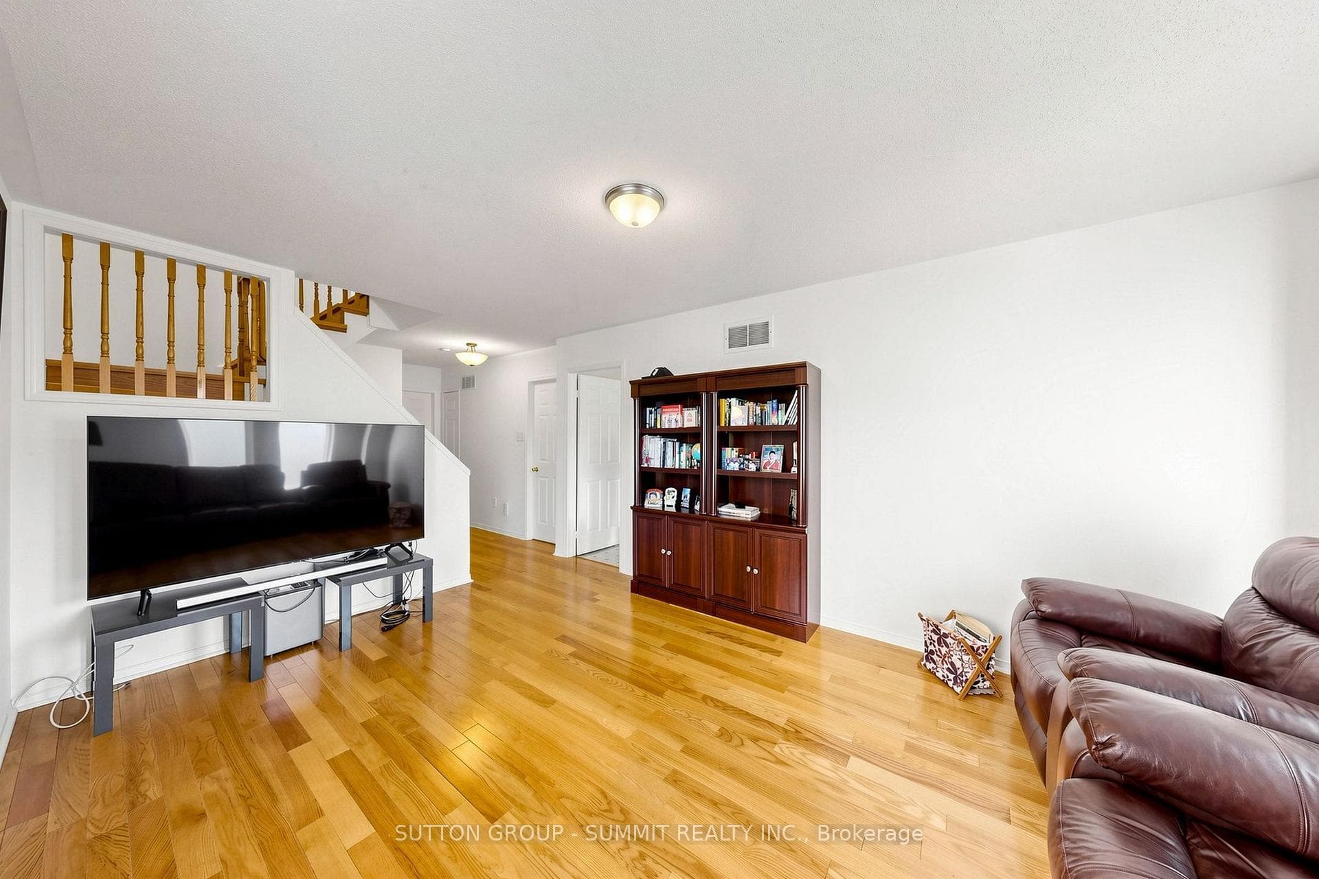 141 Gatwick Drive photo 21
