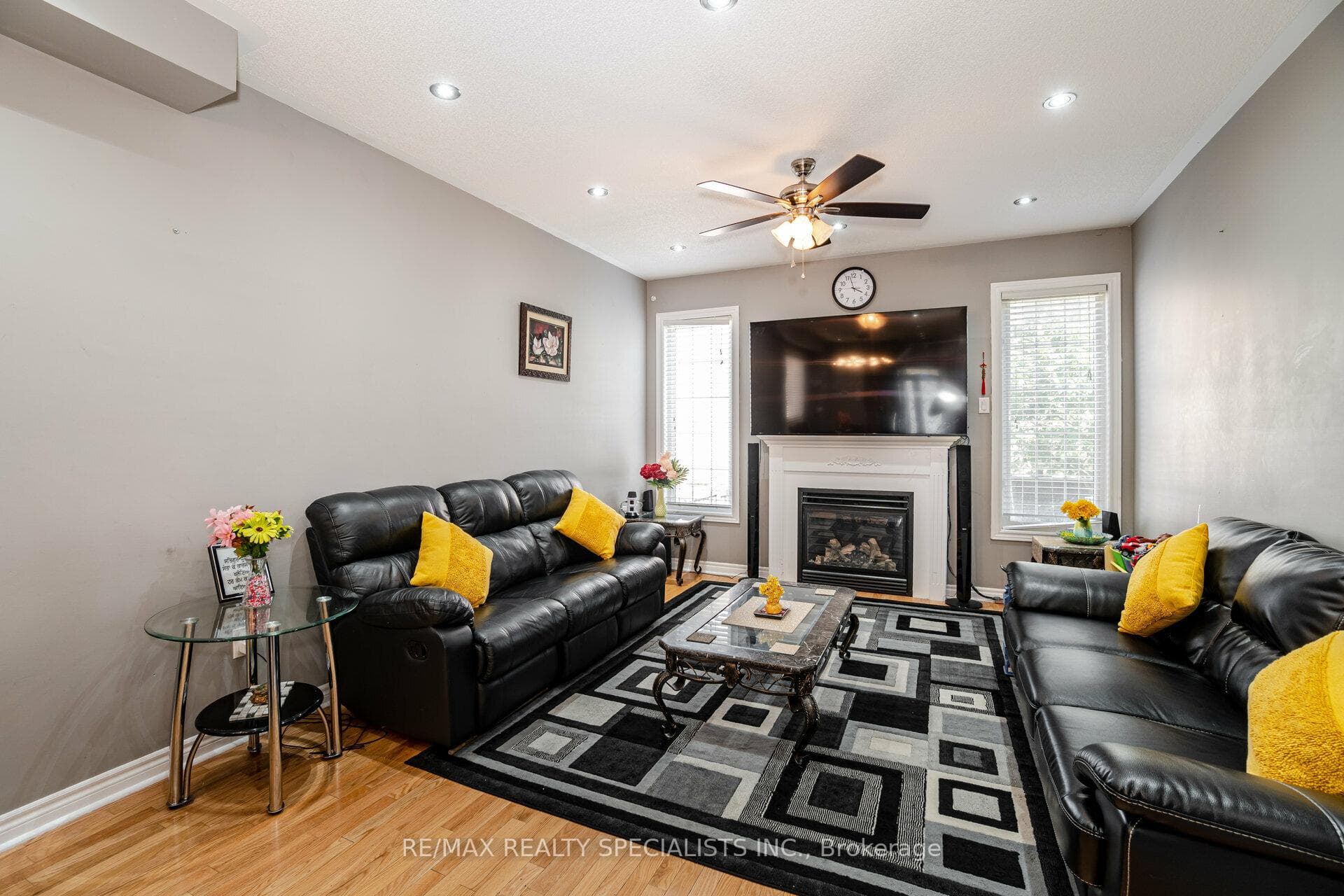 35 Gower Crescent photo 14