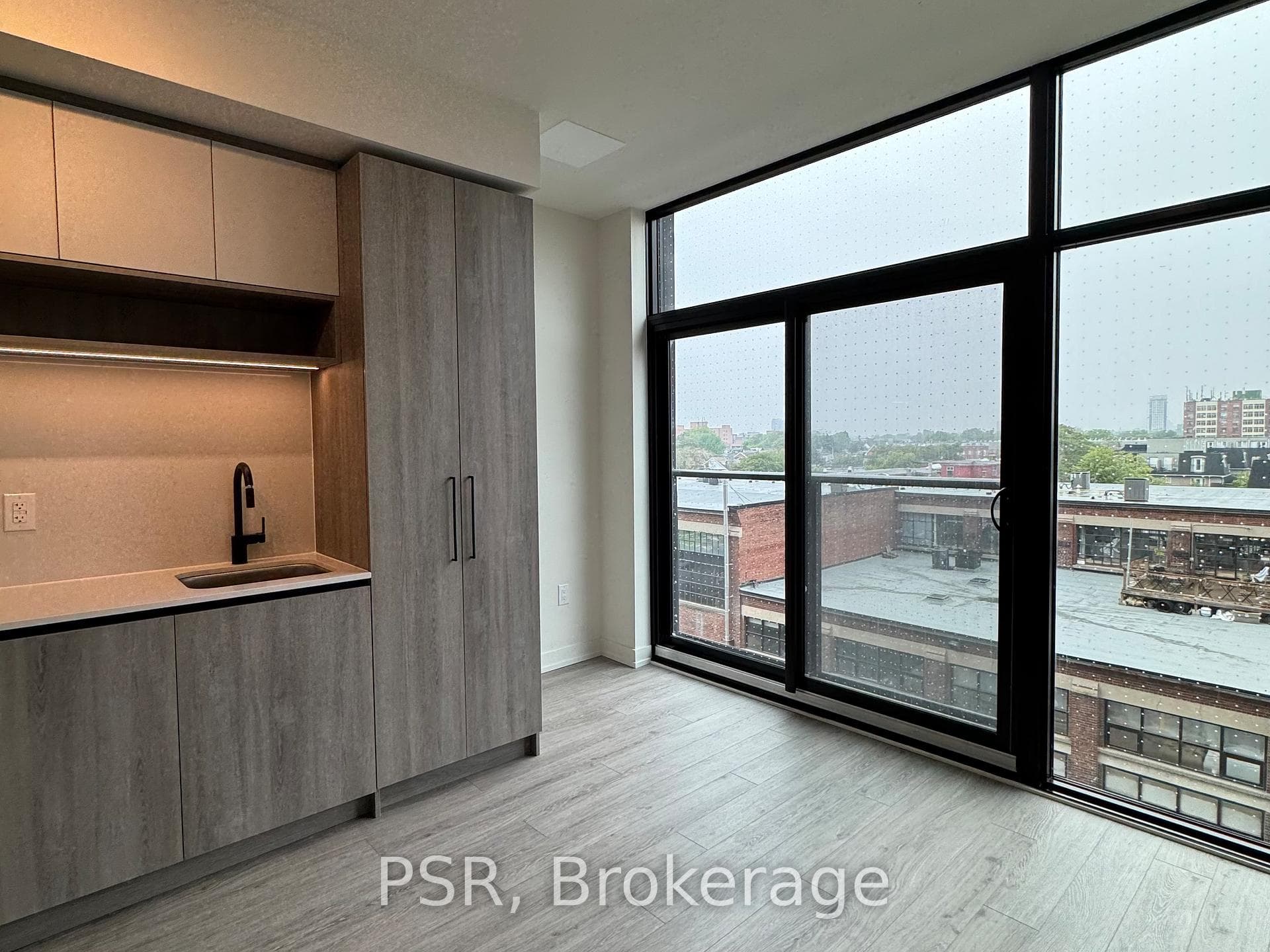181 Sterling Road Unit 512 photo 5