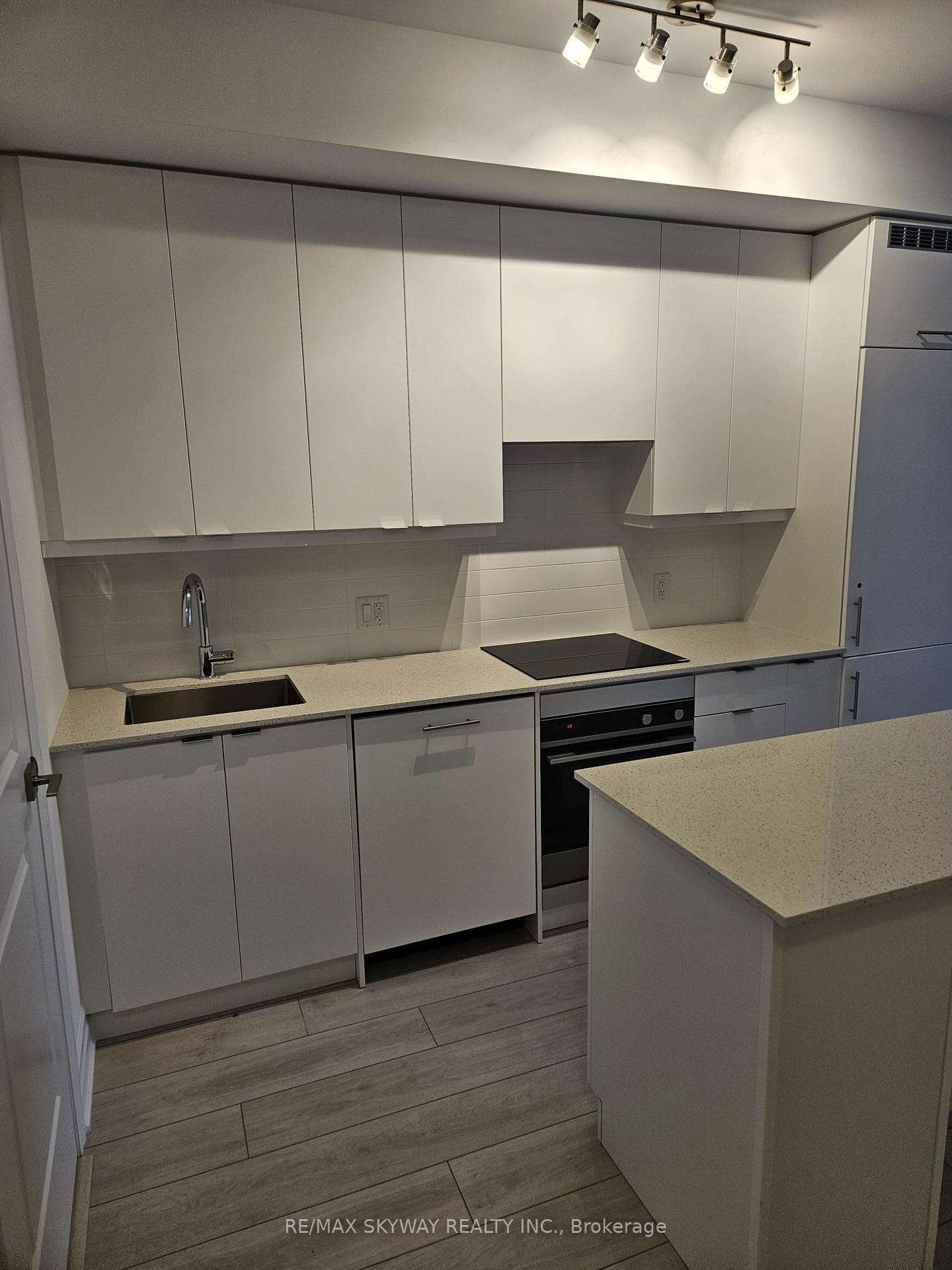 30 Elm Drive Unit 1405 photo 11