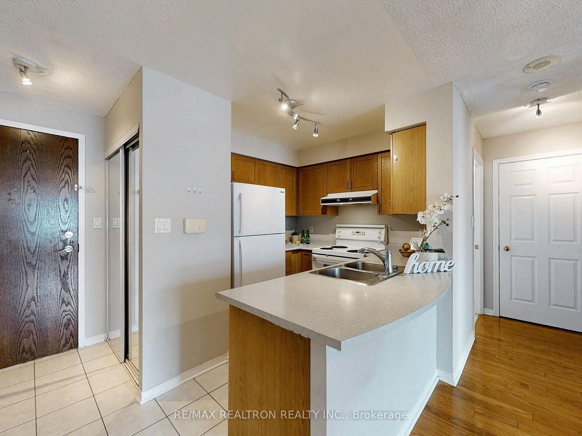 51 Baffin Court Unit 315 photo 6