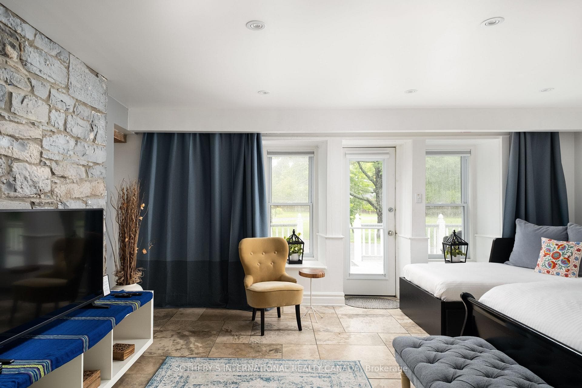 Whitney Suite