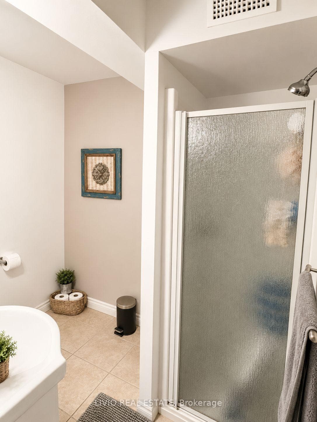 8 Janray Drive Unit Bsmt photo 7