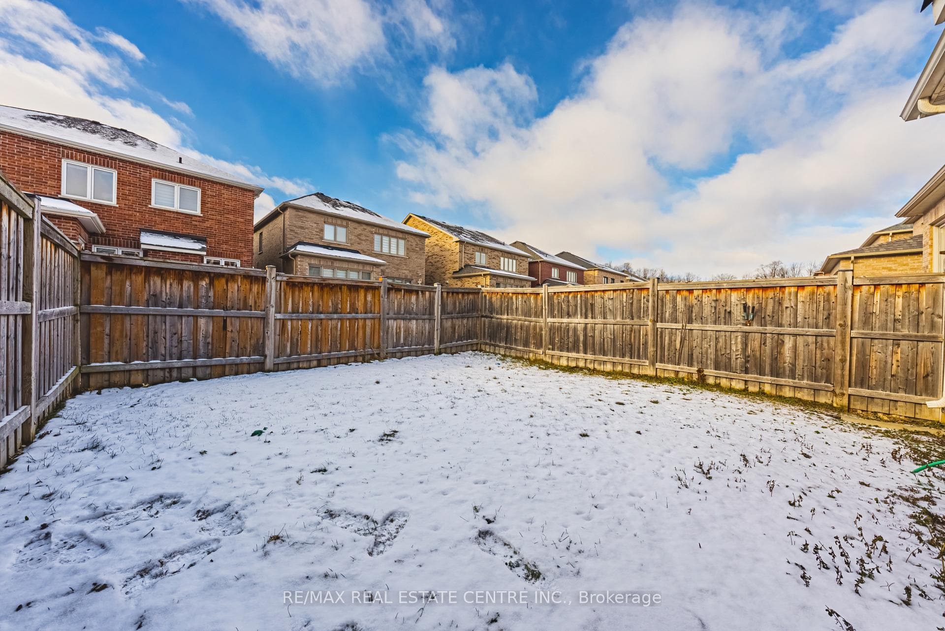 23 Little Britain Crescent photo 37