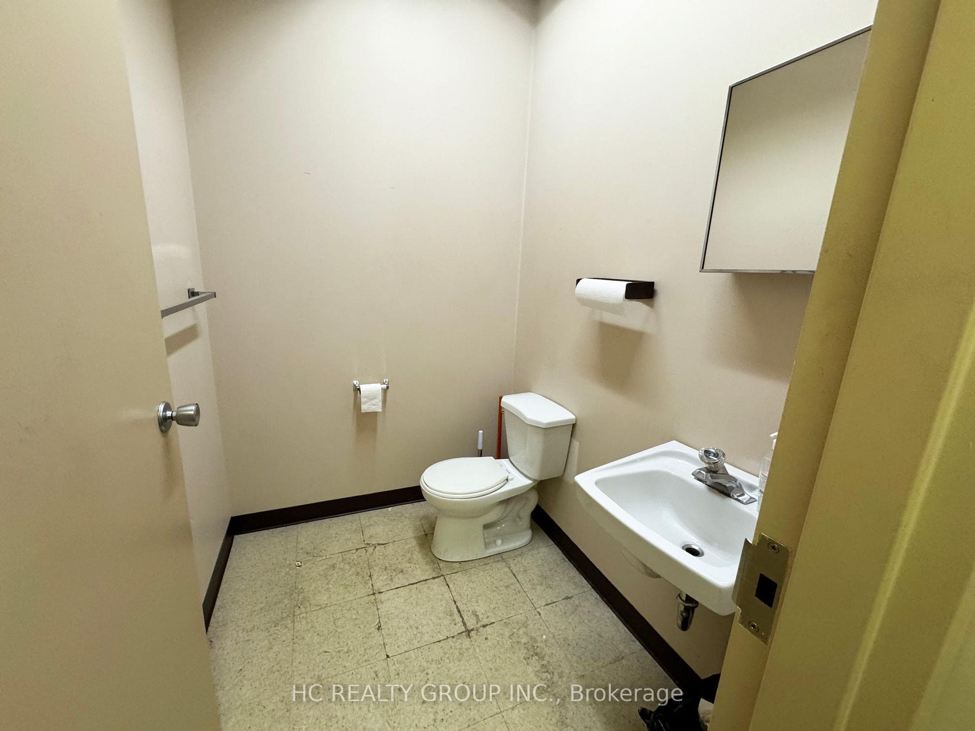 3300 Steeles Avenue Unit 16 photo 7