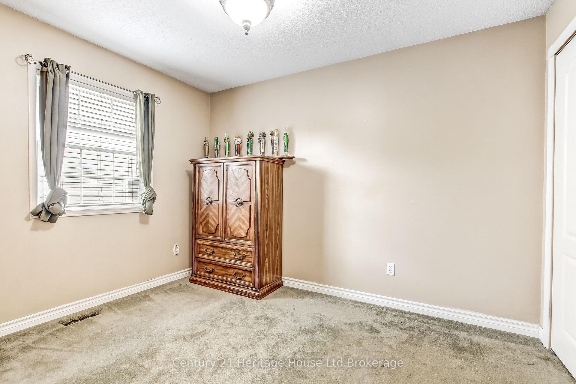 84 Anderson Street photo 11