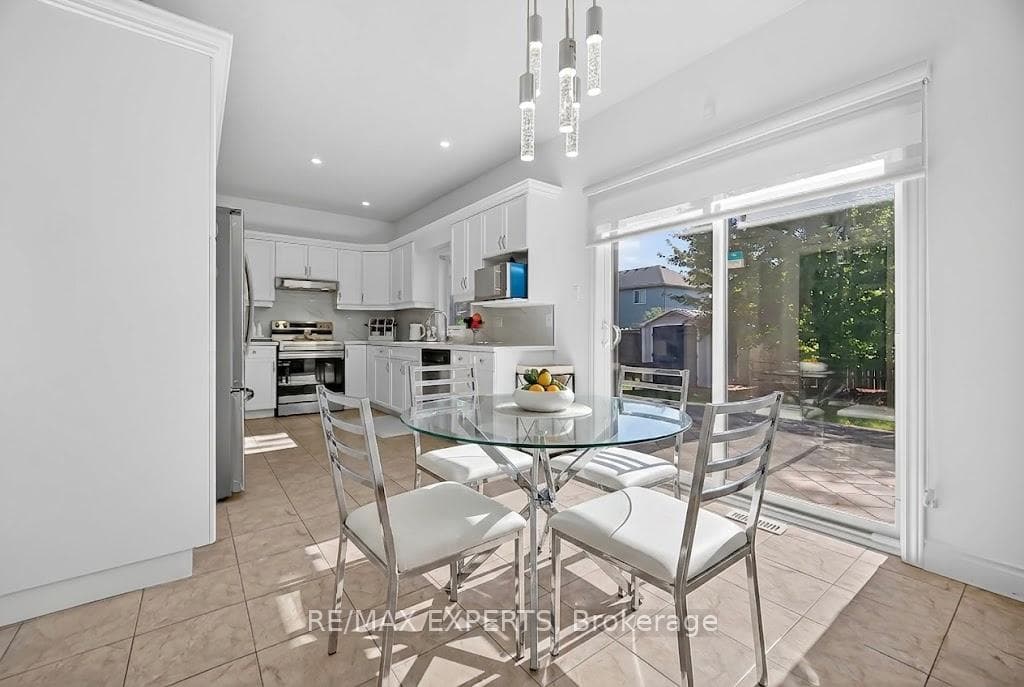 936 Talisman Crescent photo 10