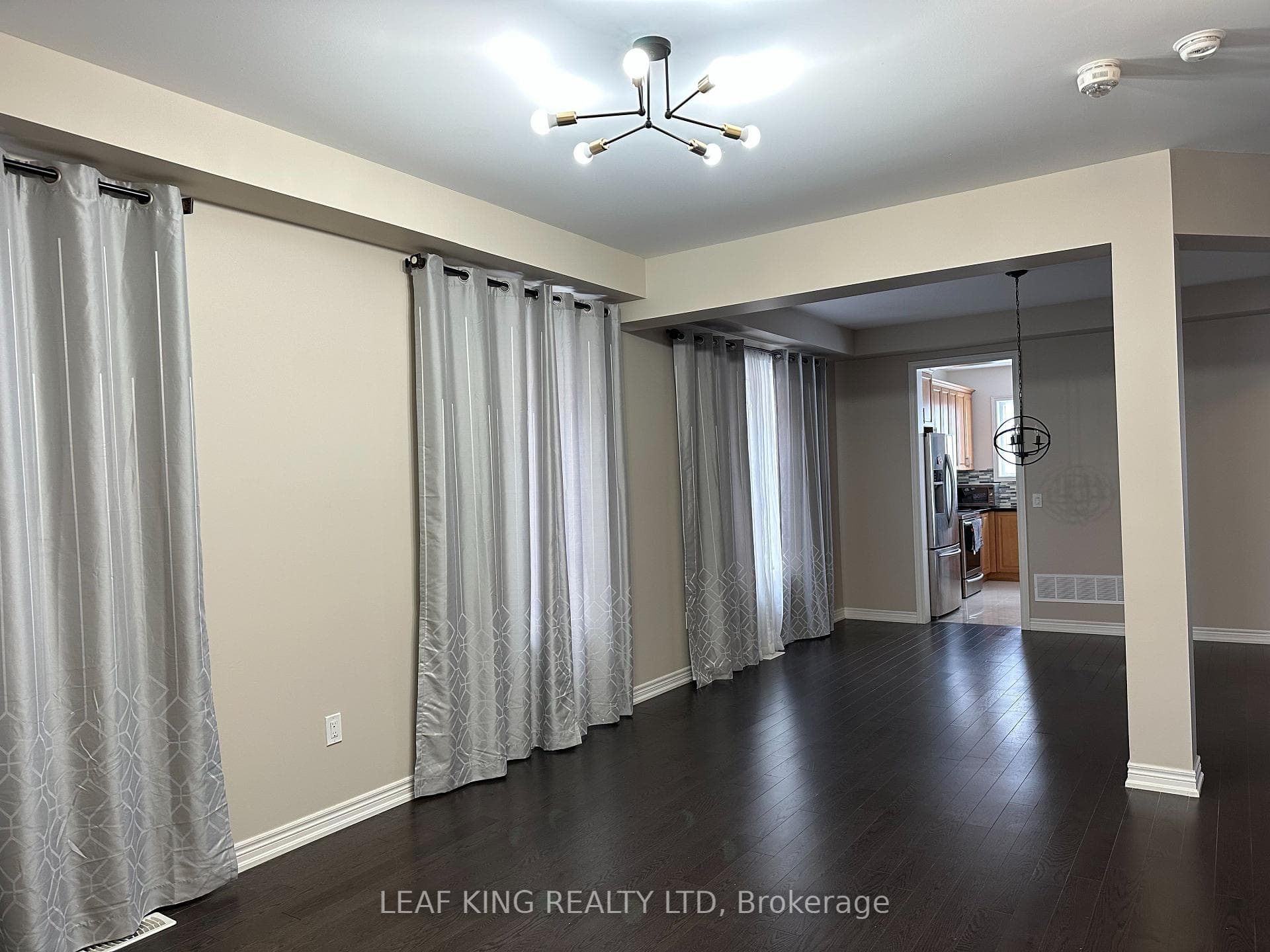 35 Morrison Drive photo 2