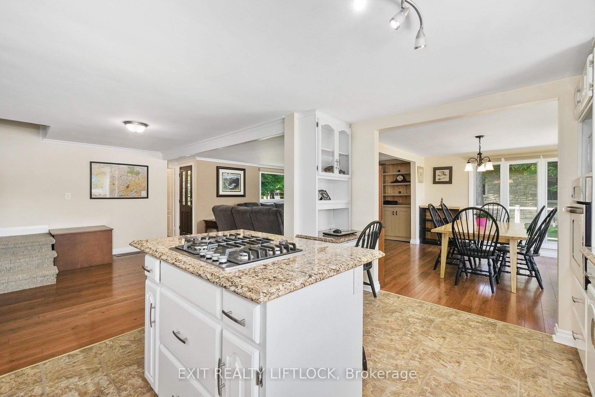 25 Edgewater Drive photo 18
