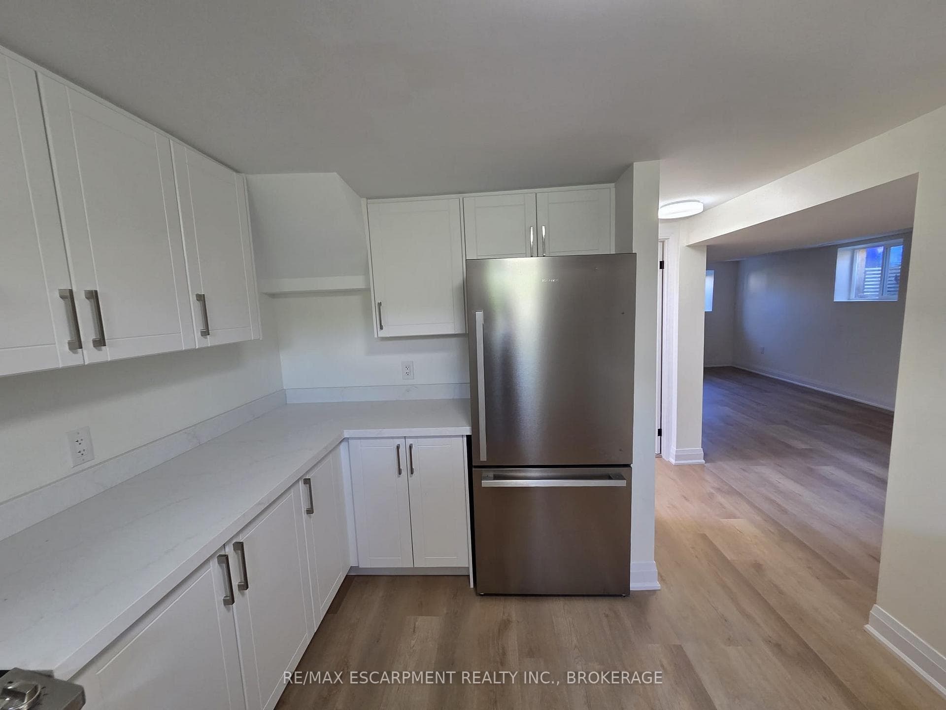 12 Ferndale Avenue Unit Lower photo 4