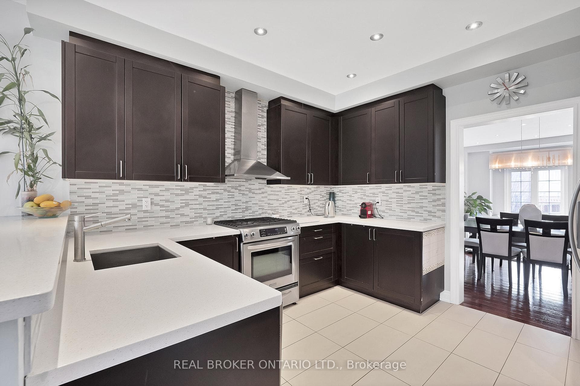 31 Mastwood Crescent photo 7