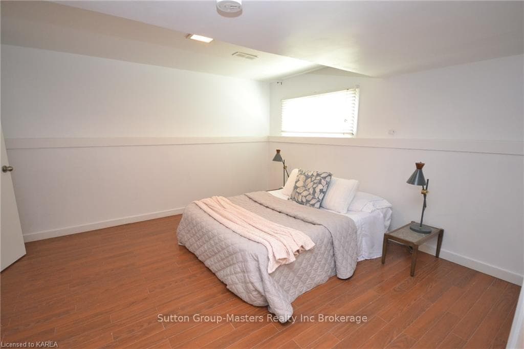 1099 PINEWOOD Place photo 31